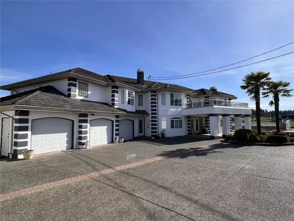 7112 Puckle Rd, Central Saanich, BC V8M 1W4