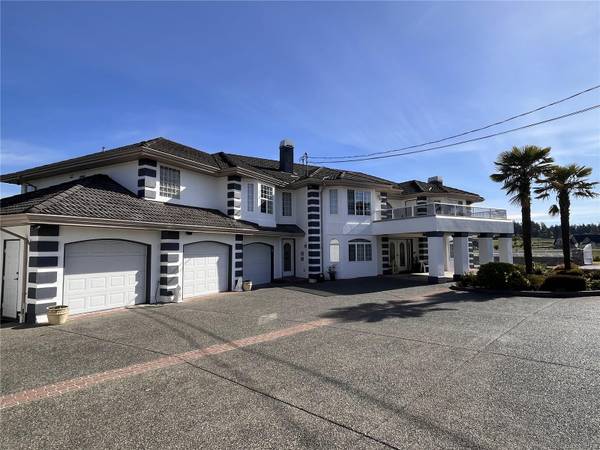 7112 Puckle Rd, Central Saanich, BC V8M 1W4