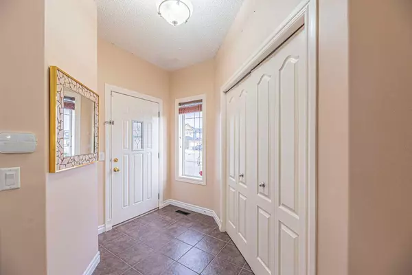 Calgary, AB T3J 5K9,3 Saddleland CRES NE