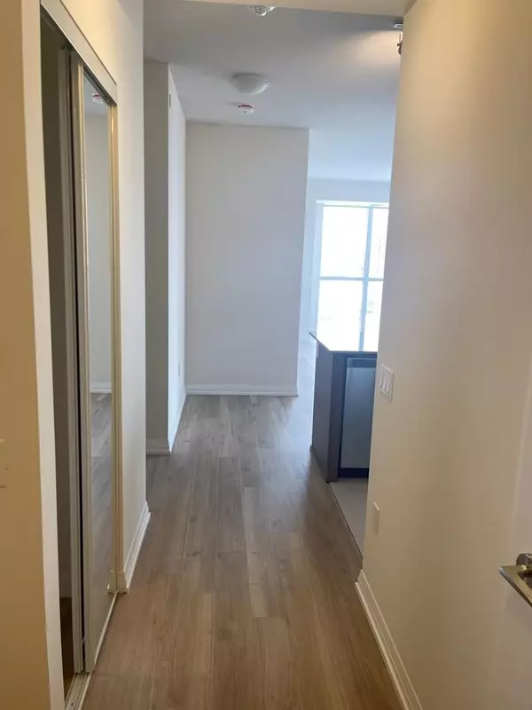 Mississauga, ON L5R 1B2,35 Watergarden DR #1019