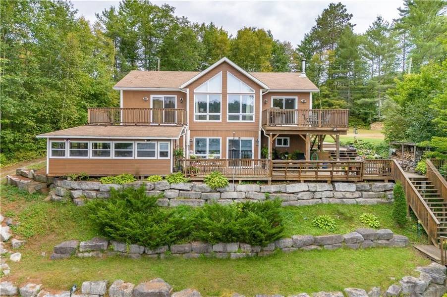 26 CLARK'S LANDING LN, Laurentian Hills, ON K0J 1J0