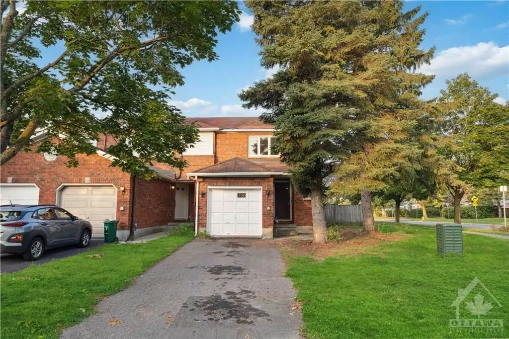 Hunt Club - South Keys And Area, ON K1G 5C5,127 WOODBURY CRES