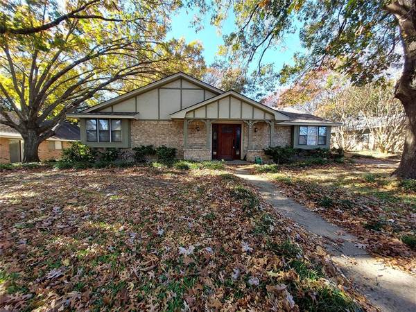 1111 Greenway Drive, Duncanville, TX 75137