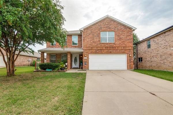 8214 Leaning Oak Court,  Arlington,  TX 76002