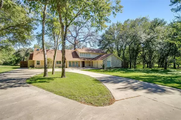 9500 Bellechase Road,  Granbury,  TX 76049