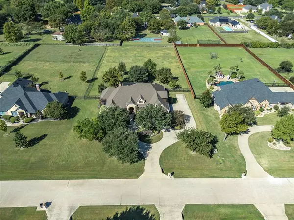 305 Spring Grove Drive, Waxahachie, TX 75165