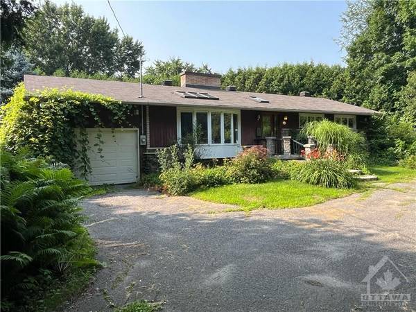 49 DELONG DR, Beacon Hill North - South And Area, ON K1J 7E4