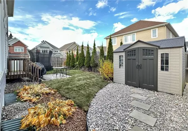 Barrhaven, ON K2J 5V3,100 BRAMBLING WAY