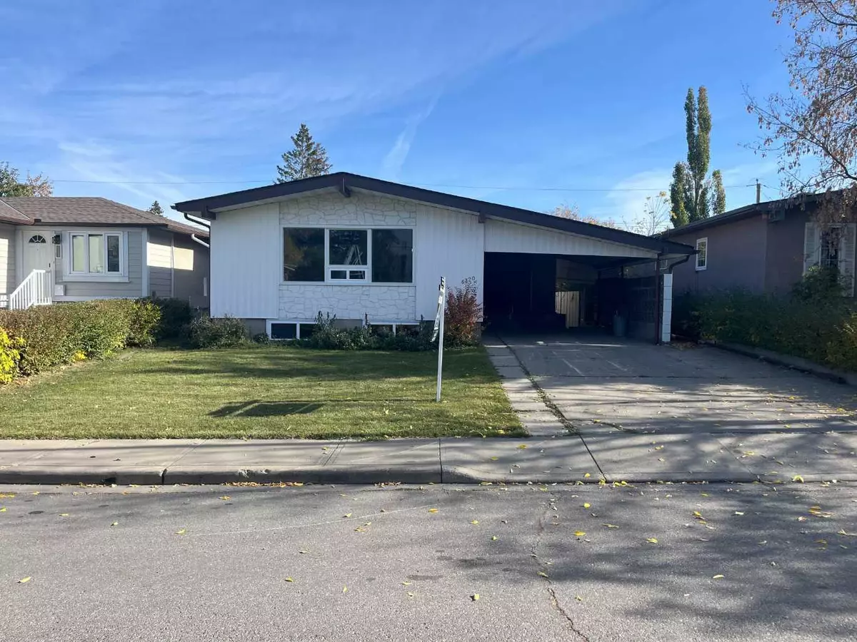 Calgary, AB T2K 3K3,6320 TREGILLUS ST NW