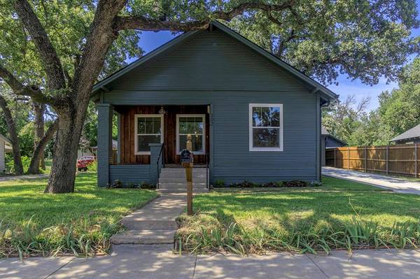 302 E Lee Avenue,  Weatherford,  TX 76086