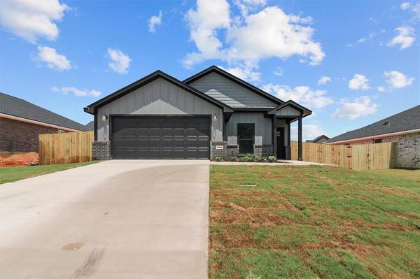 16229 Crossing Circle, Lindale, TX 75771