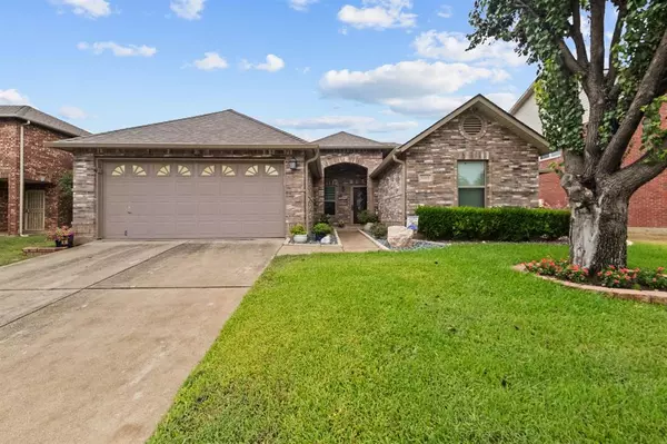 5268 Dillon Circle,  Haltom City,  TX 76137