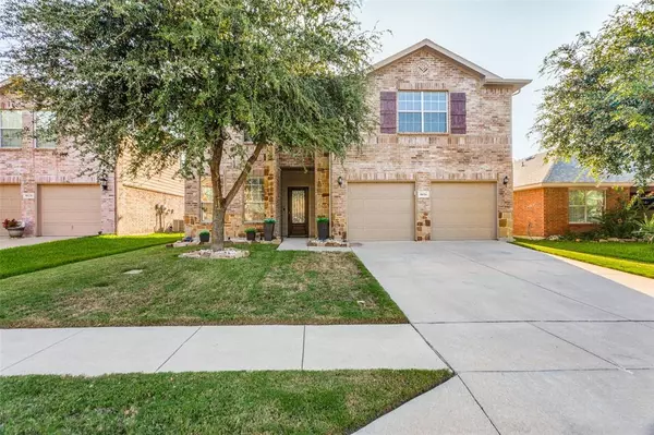 8616 Shallow Creek Drive, Fort Worth, TX 76179