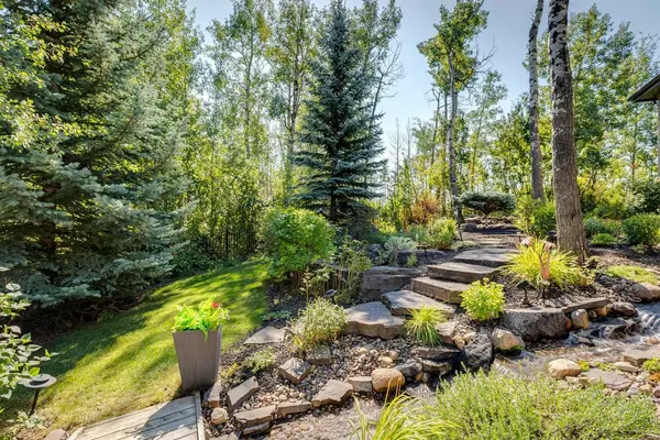 Calgary, AB T3H 5W7,59 Wentwillow LN SW