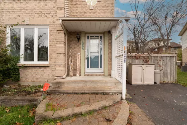 Oshawa, ON L1K 2J4,1068 Pepperbush CT