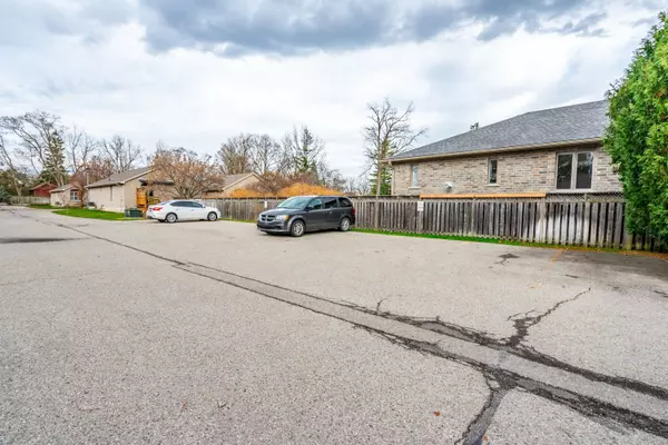 Brantford, ON N3S 3G6,54 Glenwood DR #3