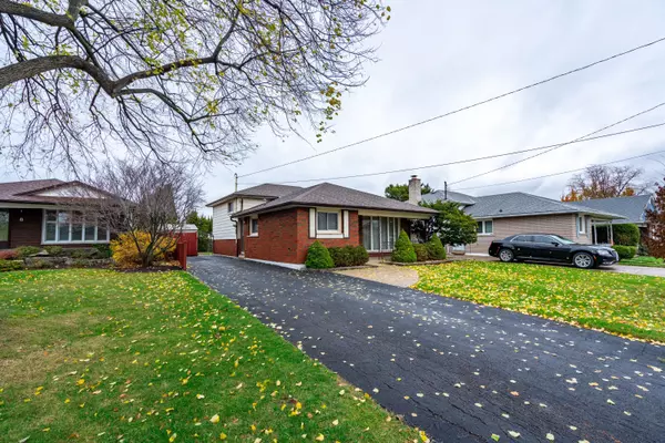 Hamilton, ON L8T 2W1,2 Croydon CT