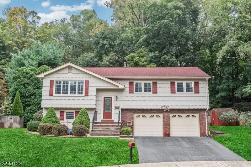 63 Rhonda Pl, Wanaque Boro, NJ 07465