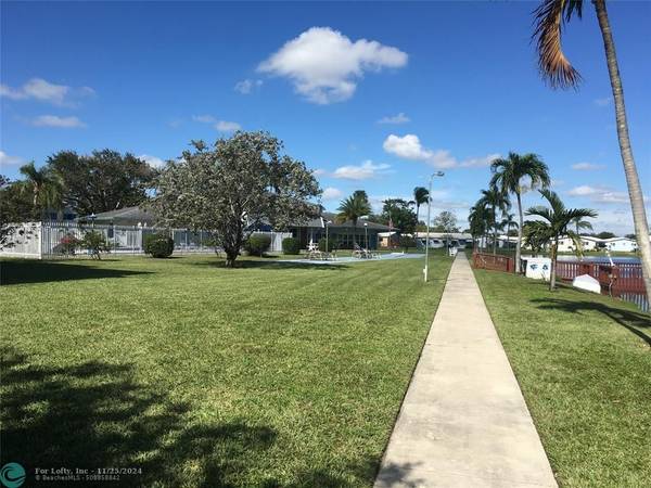 Hollywood, FL 33021,2223 Park Ln  #109