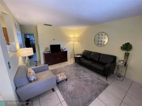 Wilton Manors, FL 33334,2607 NE 8th Ave  #25