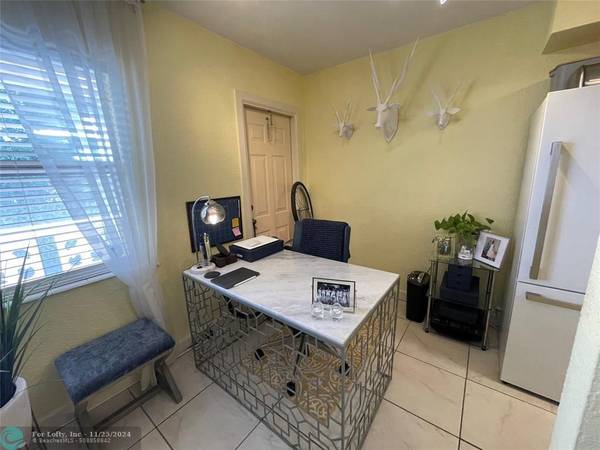 Wilton Manors, FL 33334,2607 NE 8th Ave  #25