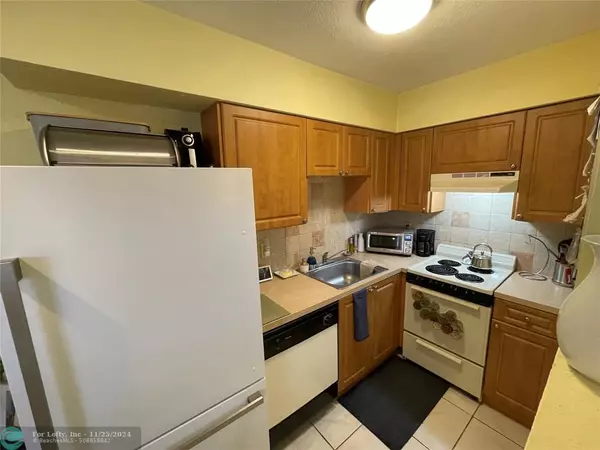 Wilton Manors, FL 33334,2607 NE 8th Ave  #25