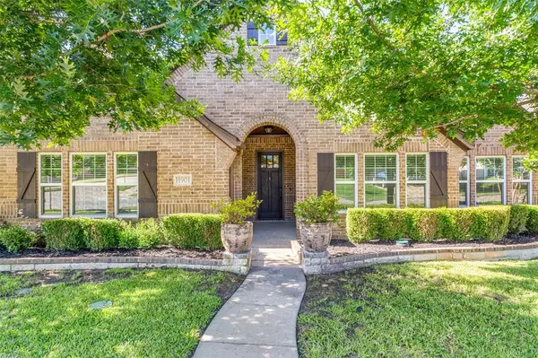 11901 Carlin Drive, Fort Worth, TX 76108