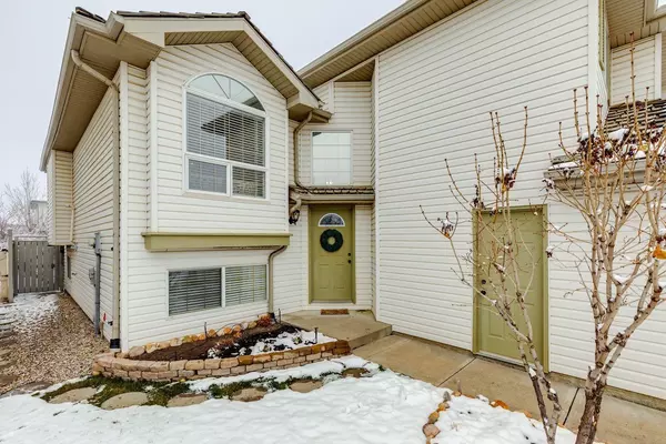 Airdrie, AB T4B 2K3,940 Woodside LN NW