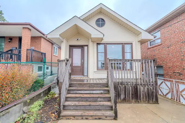 523 Westmount AVE #Upper, Toronto C03, ON M6E 3N6