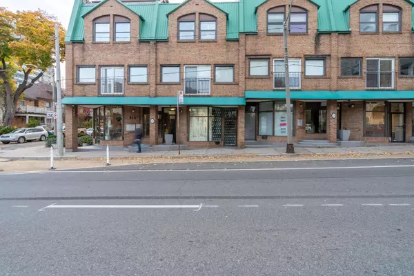 214 Avenue RD #2, Toronto C02, ON M5R 2J4