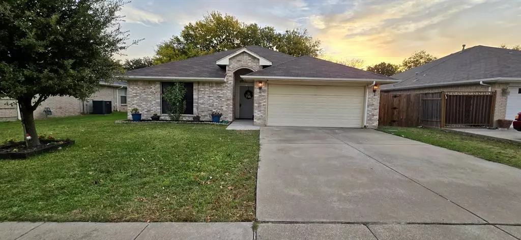 137 Roberts Drive, Saginaw, TX 76179