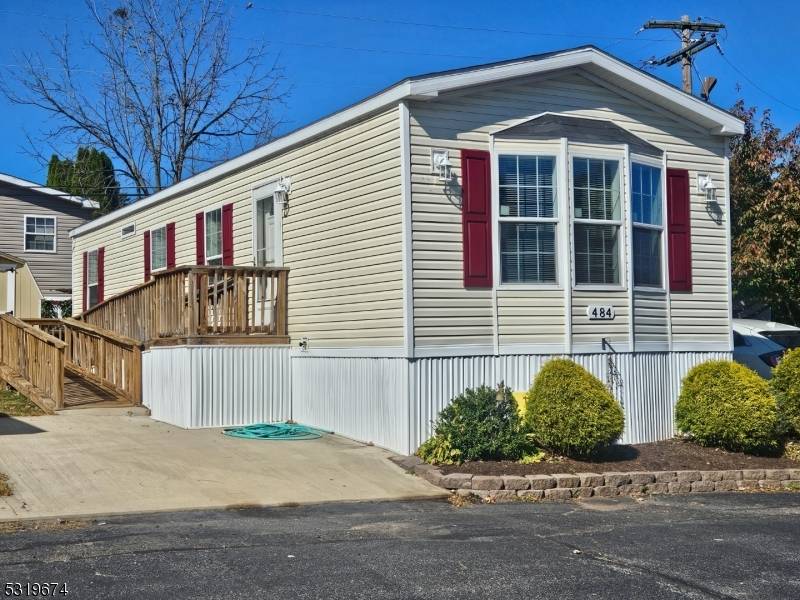 484 Kenbury Rd, Branchburg Twp., NJ 08876