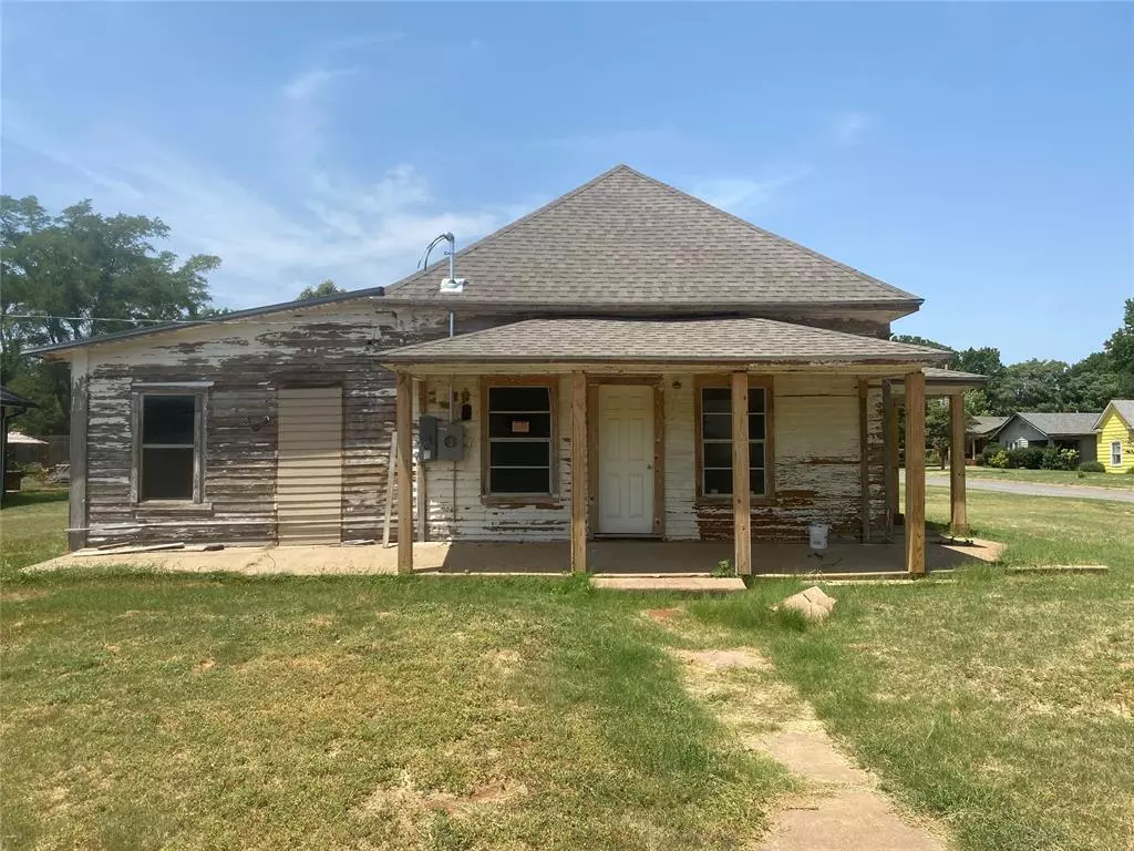 Elk City, OK 73644,502 W 5 Street