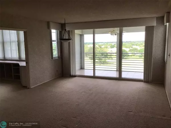 Pompano Beach, FL 33069,3507 Oaks Way  #704