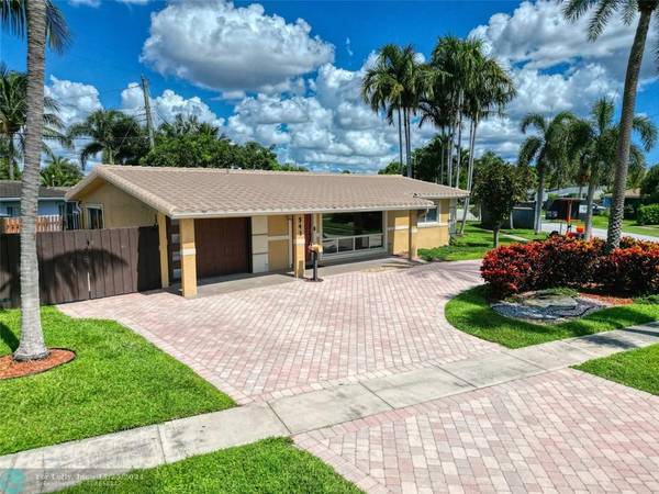 541 SE 4th St, Deerfield Beach, FL 33441