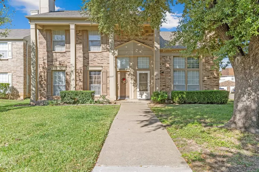 1609 Creek Bank Lane, Arlington, TX 76014