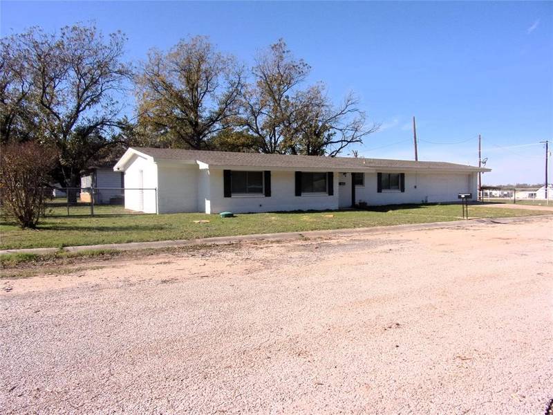 501 N 10th Street, San Saba, TX 76877