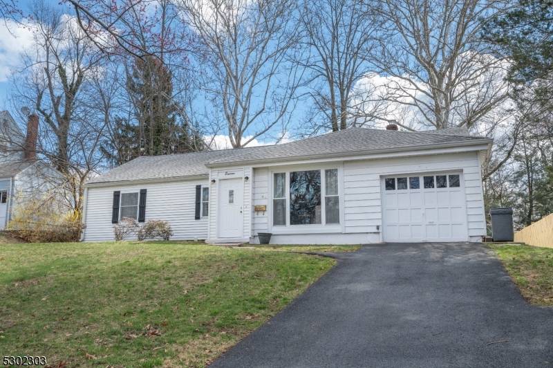 18 Maplewood Dr, Livingston Twp., NJ 07039