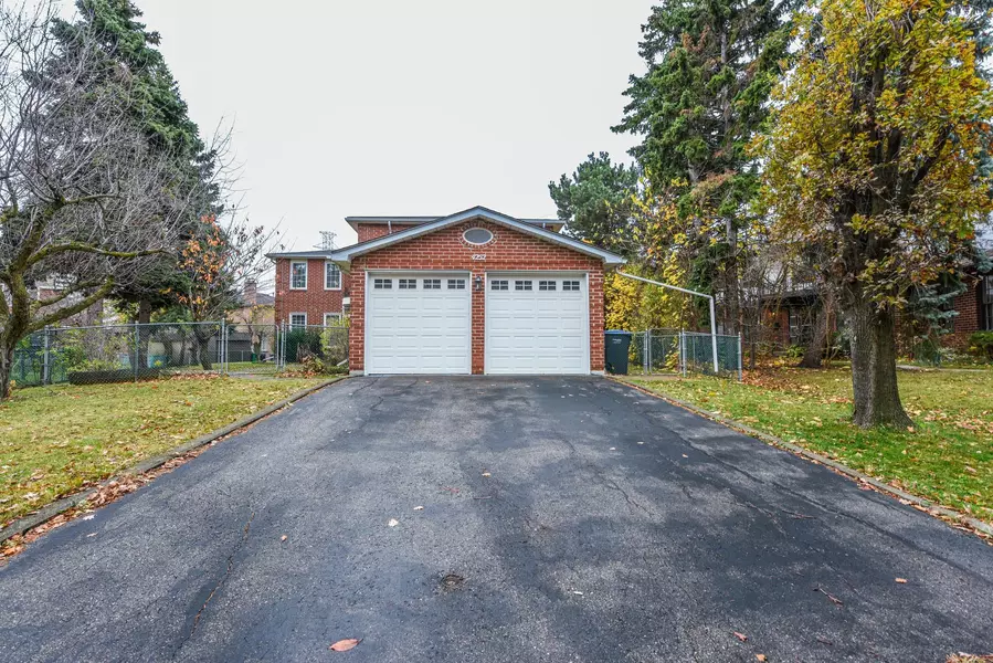 4252 Claypine Rise, Mississauga, ON L4W 2G6