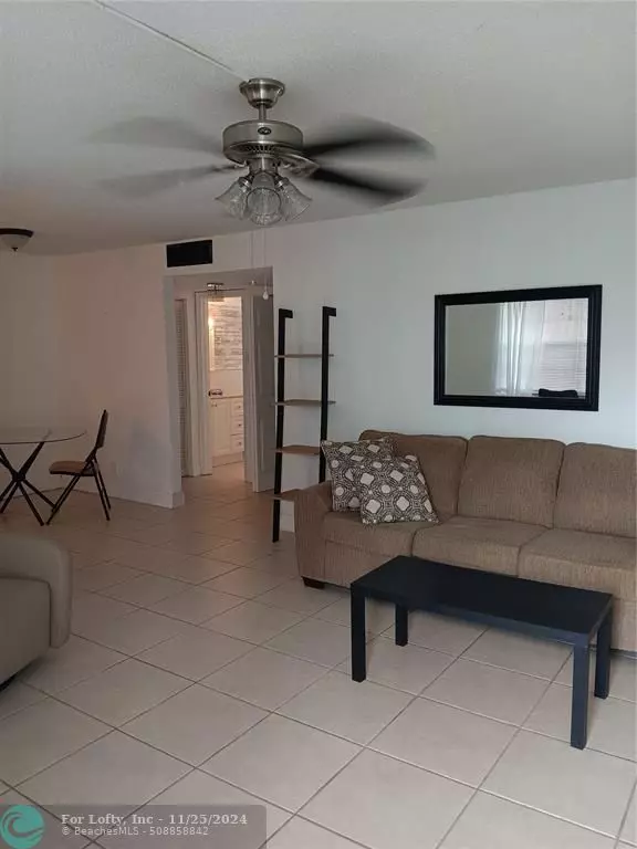 Hallandale Beach, FL 33009,30 SE 4th Ave  #102