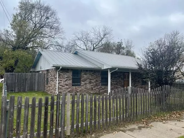 Gainesville, TX 76240,725 S Grand Avenue