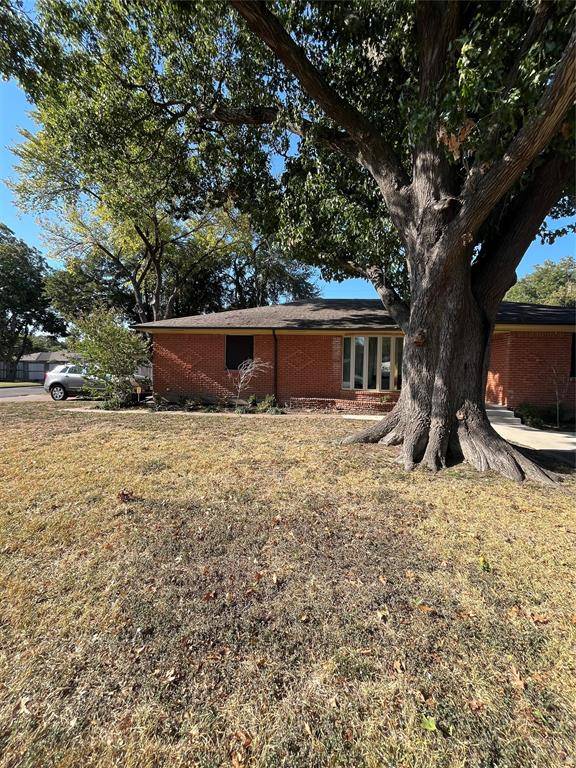 2424 Dorrington Drive, Dallas, TX 75228