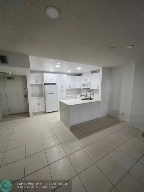 Coral Springs, FL 33065,10777 W Sample Rd  #103