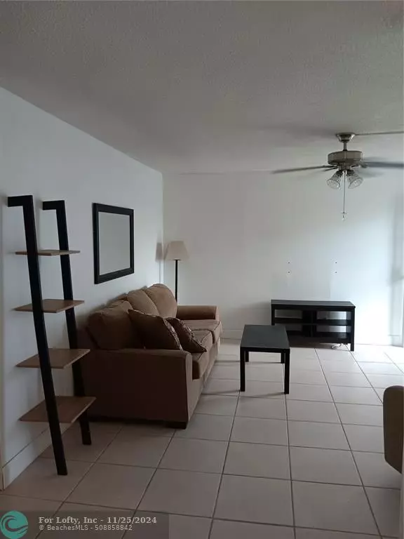 Hallandale Beach, FL 33009,30 SE 4th Ave  #102