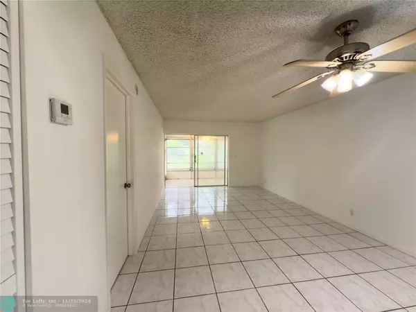 Lauderdale Lakes, FL 33313,2900 NW 46th Ave  #112