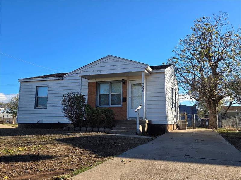 700 N Judy Avenue, Altus, OK 73521