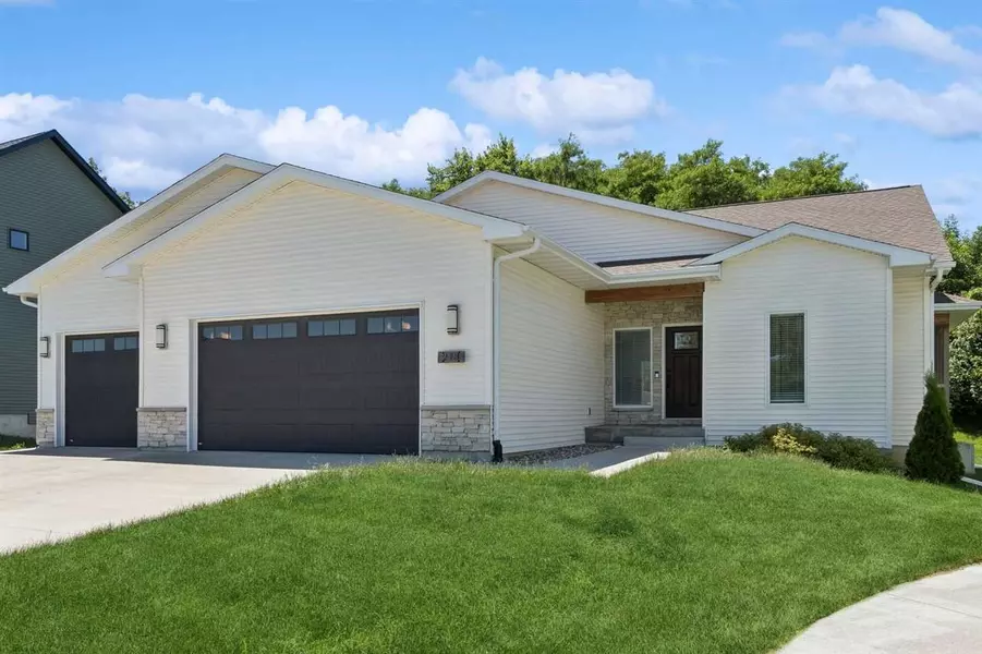 273 Lindemann Dr, Iowa City, IA 52245