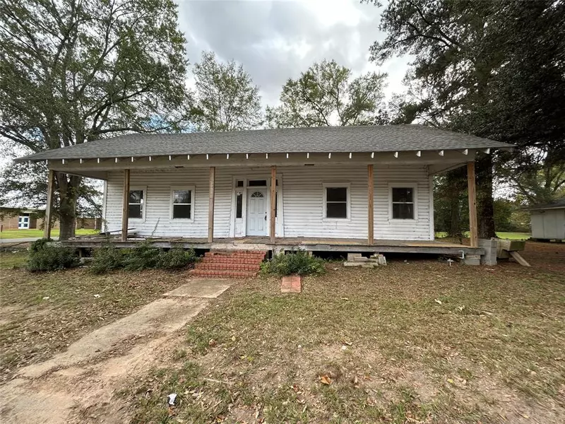 824 Carroll, Coushatta, LA 71019