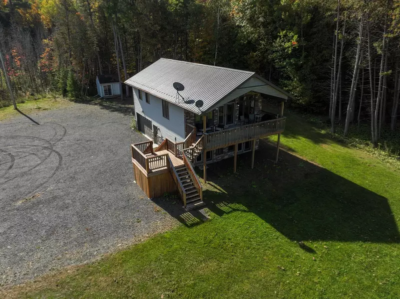 1014 Lyons Gate LN, North Frontenac, ON K0H 1K0