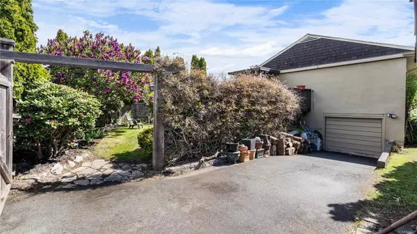 Oak Bay, BC V8R 5Z2,2678 Dunlevy St